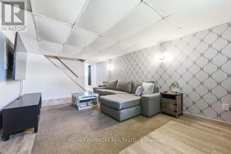 615 Lorne Street Laurentian Valley ON K8A 6T3