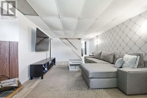615 Lorne Street Laurentian Valley ON K8A 6T3