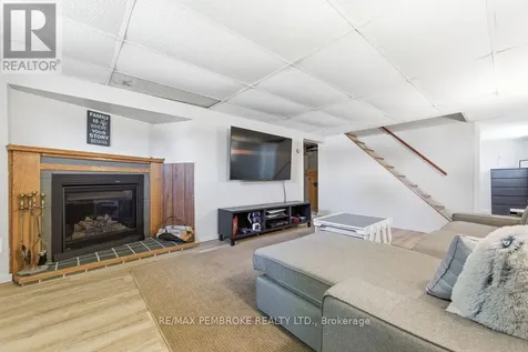 615 Lorne Street Laurentian Valley ON K8A 6T3