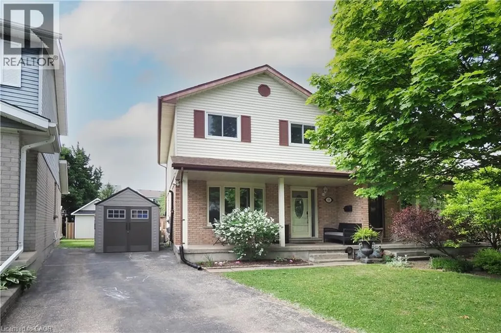 17 Ristau Crescent Kitchener ON N2E 3A7