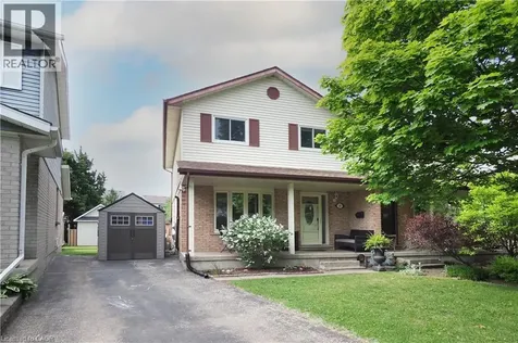17 Ristau Crescent Kitchener ON N2E 3A7
