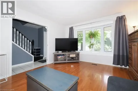 17 Ristau Crescent Kitchener ON N2E 3A7