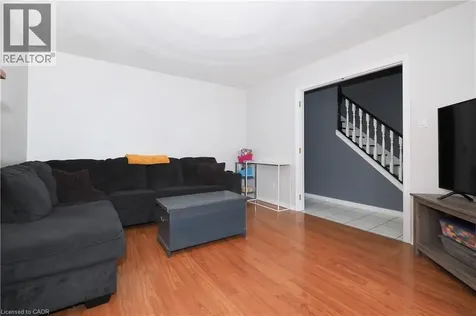 17 Ristau Crescent Kitchener ON N2E 3A7