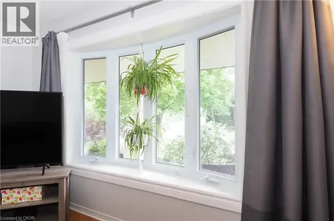 17 Ristau Crescent Kitchener ON N2E 3A7