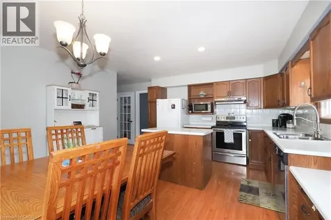 17 Ristau Crescent Kitchener ON N2E 3A7