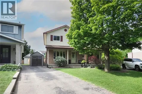17 Ristau Crescent Kitchener ON N2E 3A7