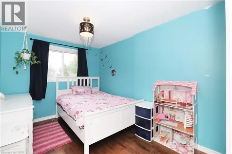 17 Ristau Crescent Kitchener ON N2E 3A7
