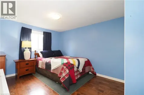 17 Ristau Crescent Kitchener ON N2E 3A7