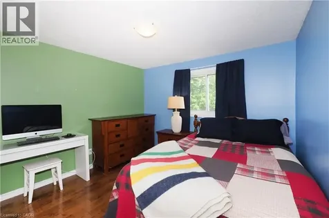 17 Ristau Crescent Kitchener ON N2E 3A7