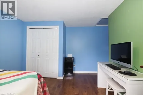 17 Ristau Crescent Kitchener ON N2E 3A7