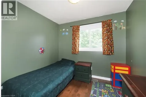 17 Ristau Crescent Kitchener ON N2E 3A7