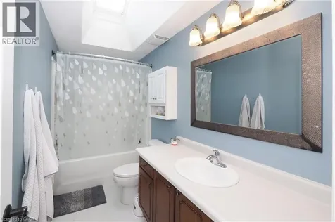 17 Ristau Crescent Kitchener ON N2E 3A7