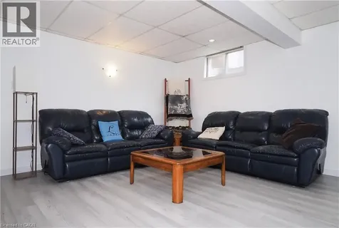 17 Ristau Crescent Kitchener ON N2E 3A7