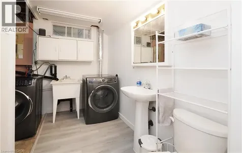 17 Ristau Crescent Kitchener ON N2E 3A7