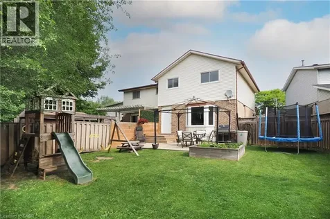 17 Ristau Crescent Kitchener ON N2E 3A7