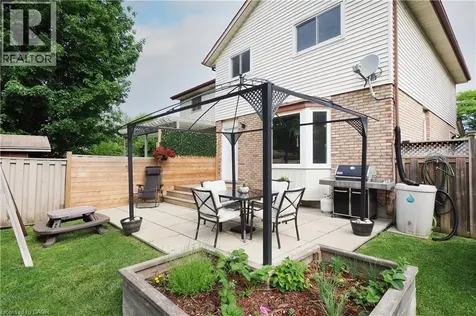 17 Ristau Crescent Kitchener ON N2E 3A7