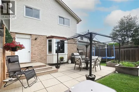 17 Ristau Crescent Kitchener ON N2E 3A7