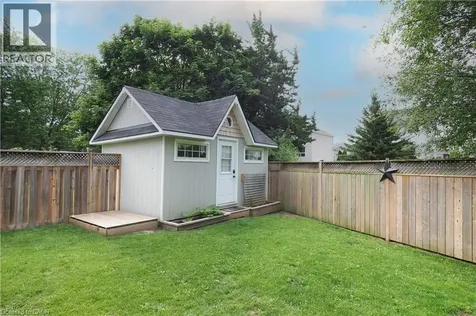 17 Ristau Crescent Kitchener ON N2E 3A7