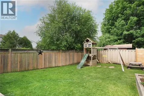 17 Ristau Crescent Kitchener ON N2E 3A7