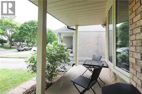 17 Ristau Crescent Kitchener ON N2E 3A7
