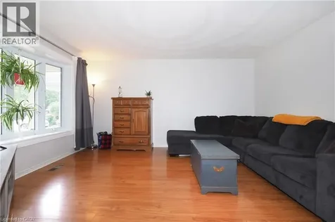 17 Ristau Crescent Kitchener ON N2E 3A7