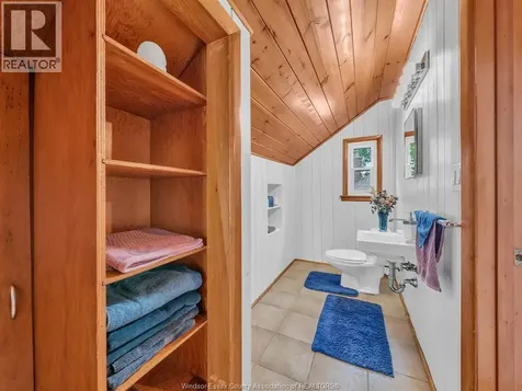 2283 Gladstone Avenue Windsor ON N8W 2N8