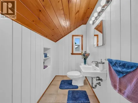 2283 Gladstone Avenue Windsor ON N8W 2N8