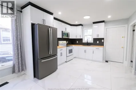 629 Stanley Windsor ON N8X 3B3
