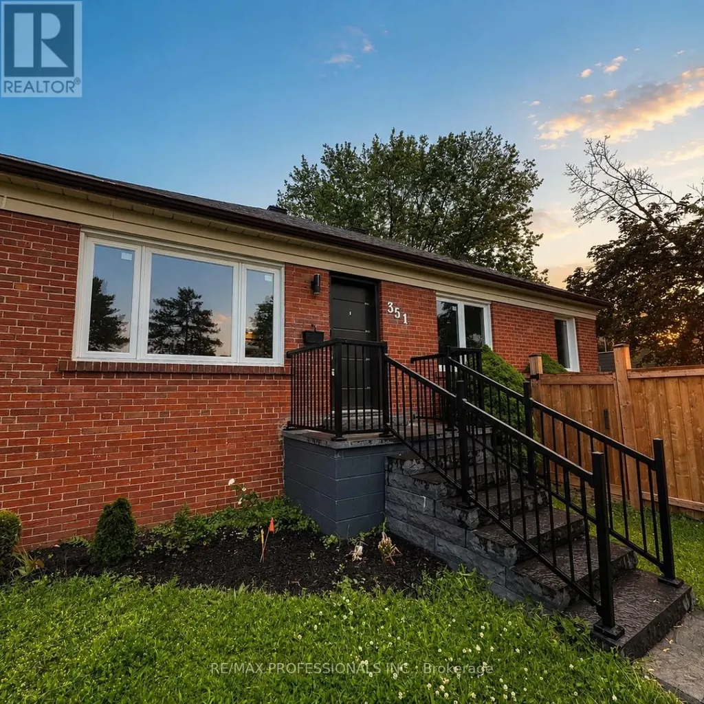 351 Maurice Drive Oakville (co Central) ON L6K 2X4