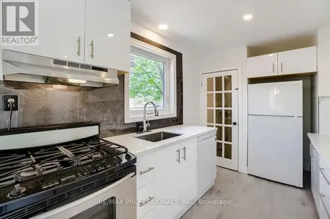 351 Maurice Drive Oakville (co Central) ON L6K 2X4