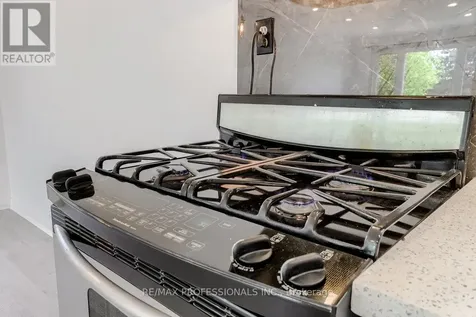 351 Maurice Drive Oakville (co Central) ON L6K 2X4