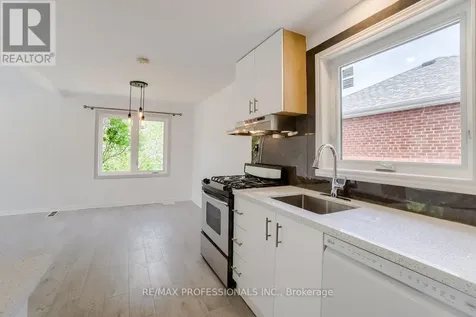 351 Maurice Drive Oakville (co Central) ON L6K 2X4