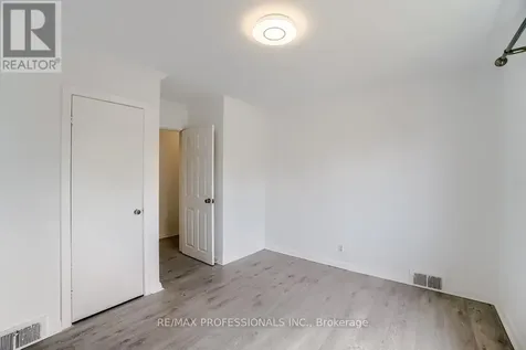 351 Maurice Drive Oakville (co Central) ON L6K 2X4
