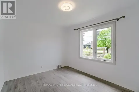 351 Maurice Drive Oakville (co Central) ON L6K 2X4