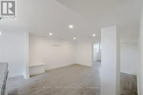 351 Maurice Drive Oakville (co Central) ON L6K 2X4