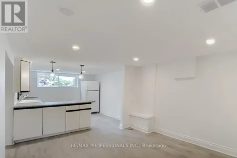 351 Maurice Drive Oakville (co Central) ON L6K 2X4