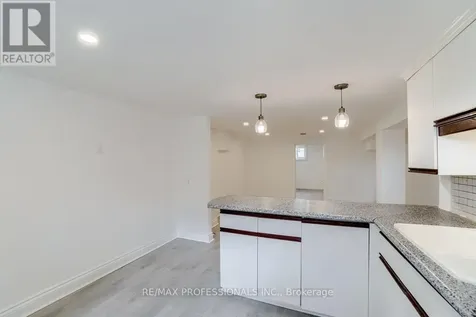 351 Maurice Drive Oakville (co Central) ON L6K 2X4