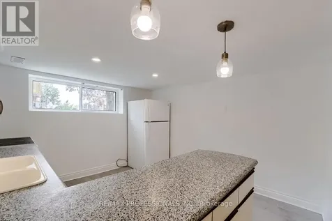 351 Maurice Drive Oakville (co Central) ON L6K 2X4