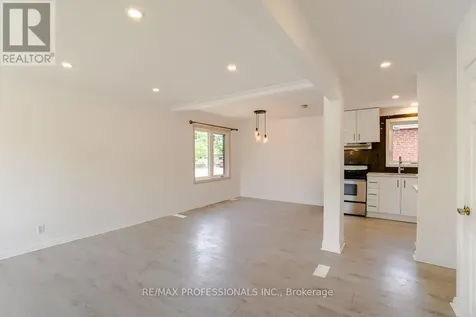 351 Maurice Drive Oakville (co Central) ON L6K 2X4