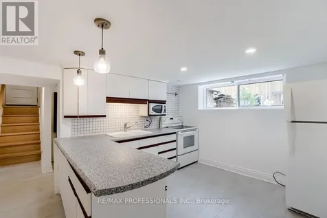 351 Maurice Drive Oakville (co Central) ON L6K 2X4