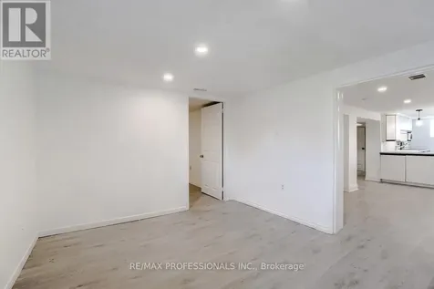 351 Maurice Drive Oakville (co Central) ON L6K 2X4