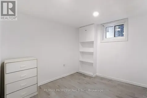 351 Maurice Drive Oakville (co Central) ON L6K 2X4
