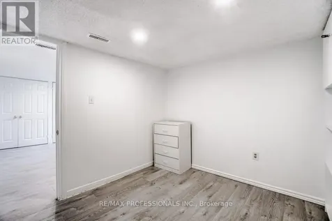 351 Maurice Drive Oakville (co Central) ON L6K 2X4