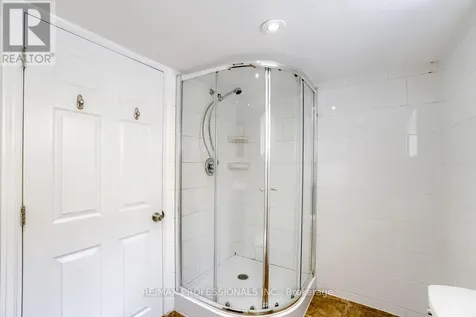 351 Maurice Drive Oakville (co Central) ON L6K 2X4