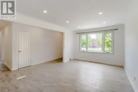 351 Maurice Drive Oakville (co Central) ON L6K 2X4