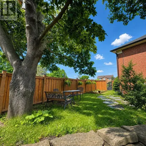 351 Maurice Drive Oakville (co Central) ON L6K 2X4