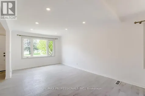 351 Maurice Drive Oakville (co Central) ON L6K 2X4
