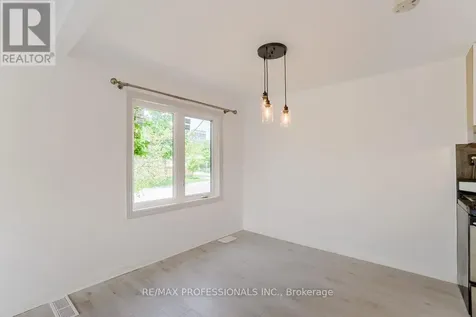 351 Maurice Drive Oakville (co Central) ON L6K 2X4