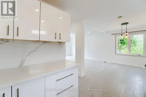351 Maurice Drive Oakville (co Central) ON L6K 2X4