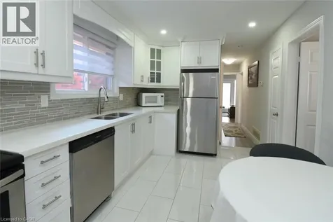 185 Rosslyn Avenue North Hamilton ON L8L 7P8